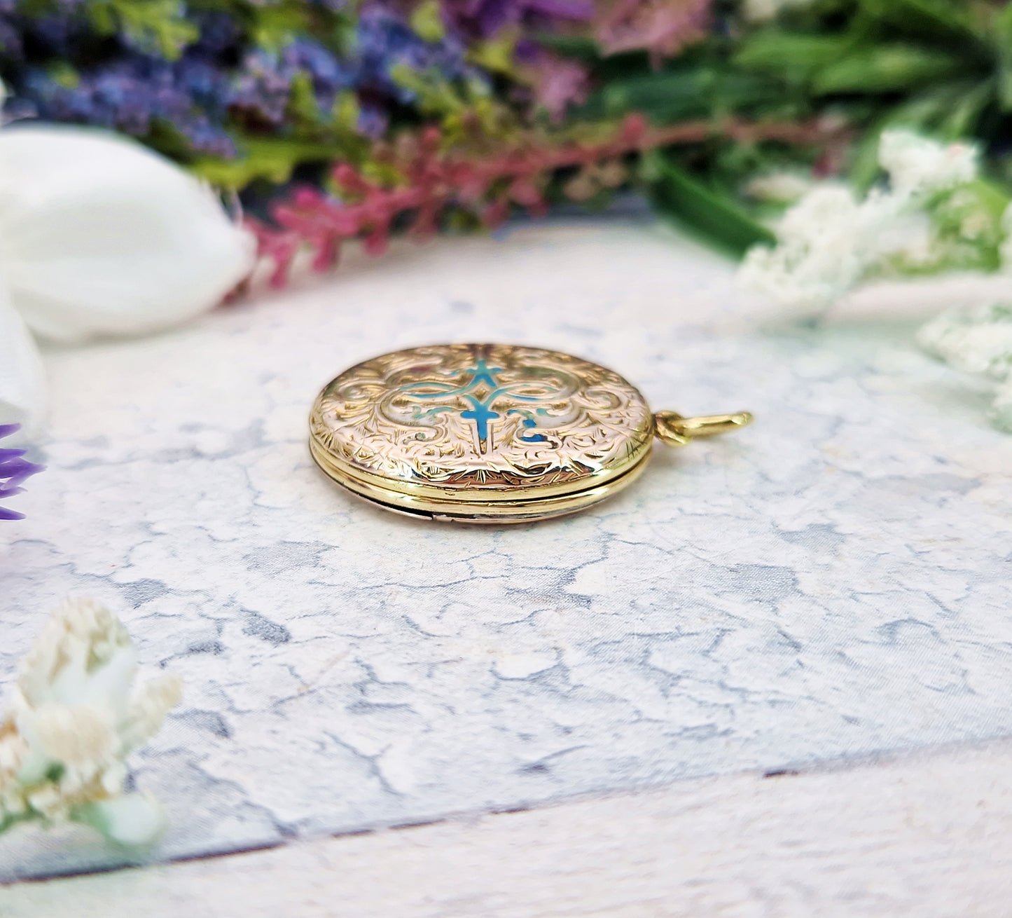 Antique Victorian 9ct Yellow Gold Light Blue Enamel Ornate Engraved Locket