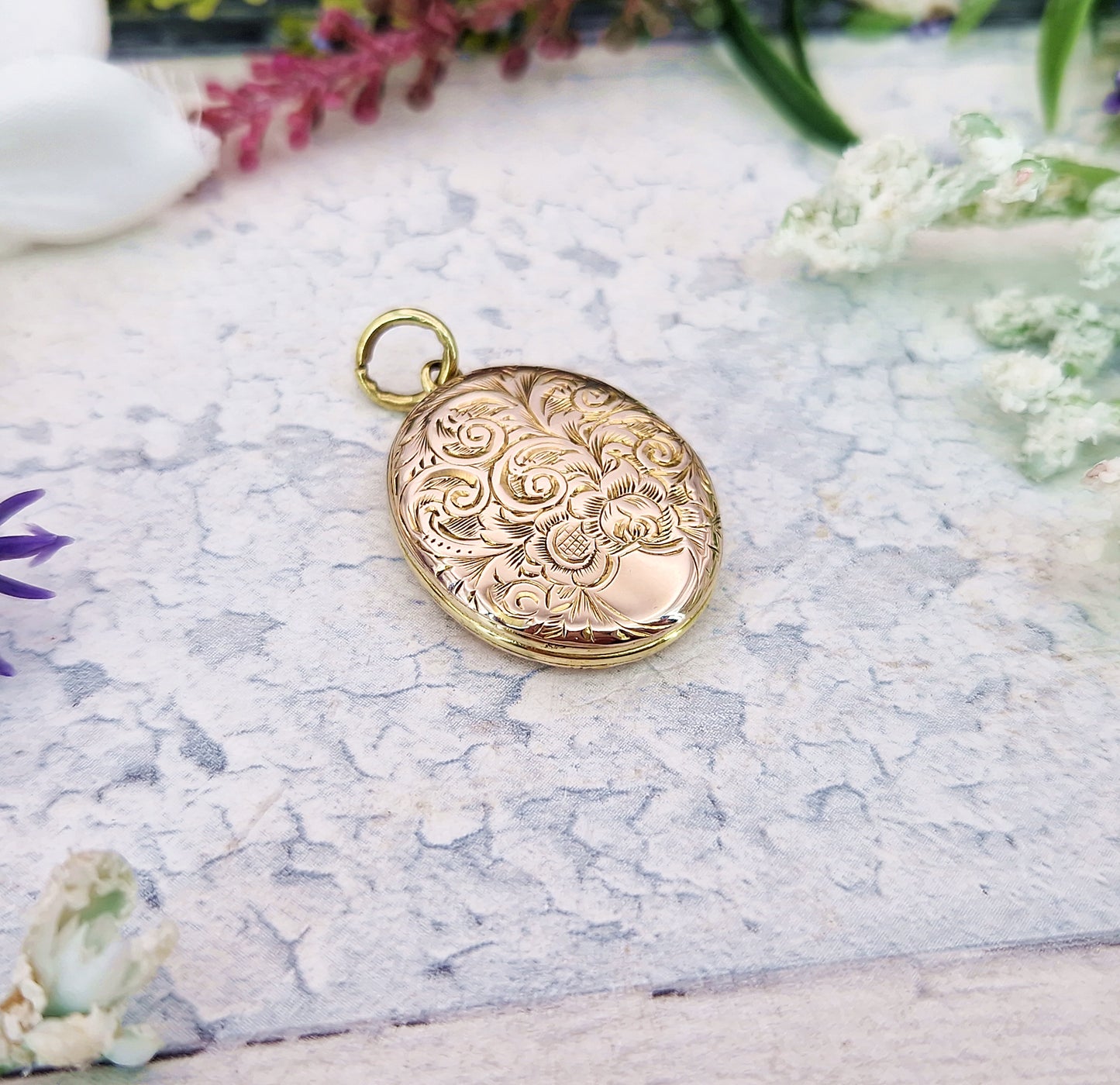 Antique Victorian 9ct Yellow Gold Light Blue Enamel Ornate Engraved Locket