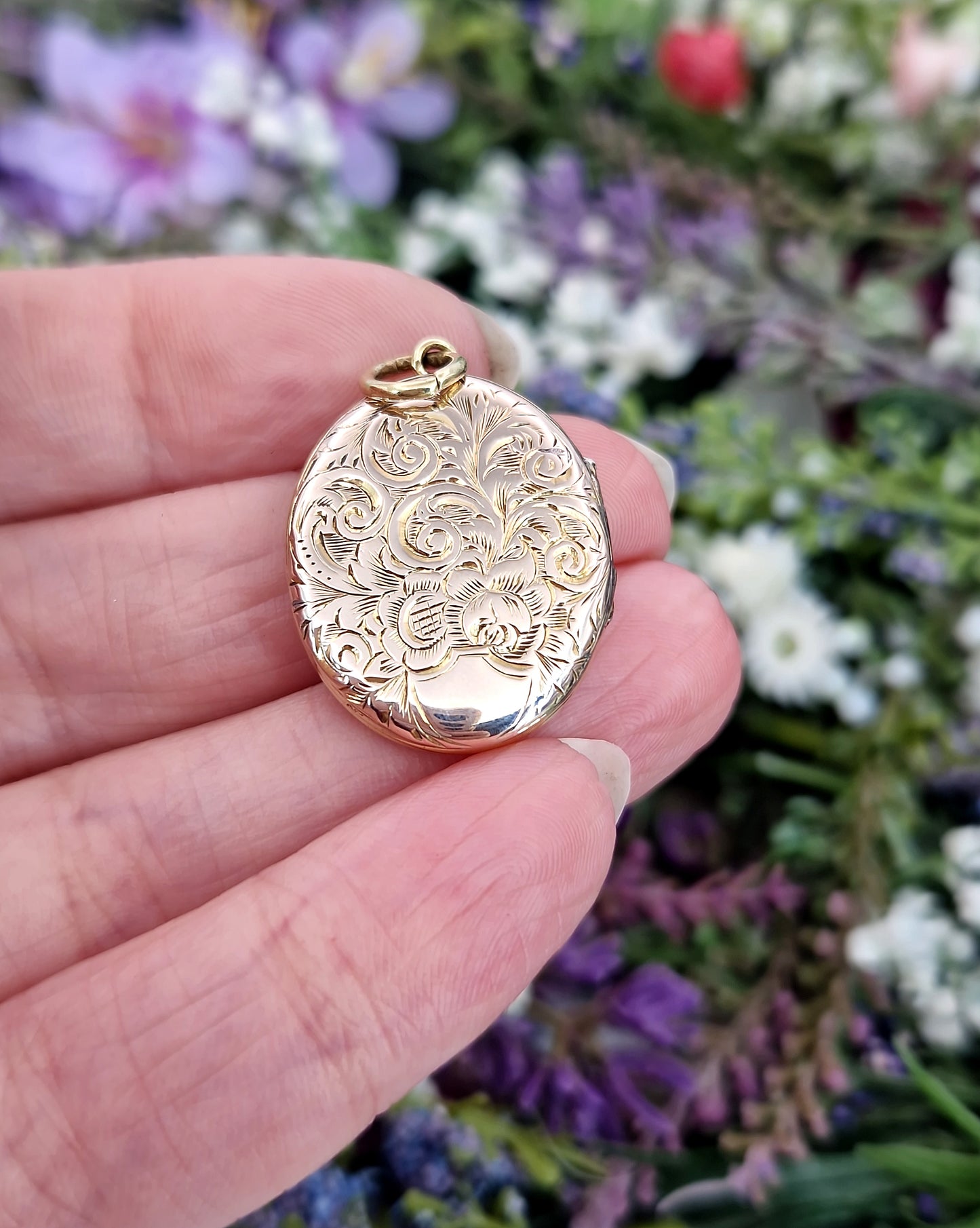 Antique Victorian 9ct Yellow Gold Light Blue Enamel Ornate Engraved Locket