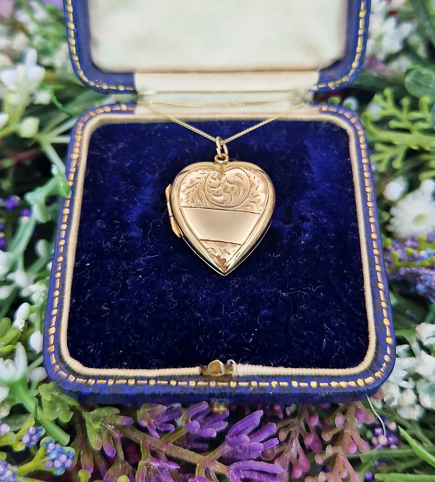 Vintage 1950's 9ct Yellow Gold Engraved Love Heart Locket Pendant Necklace