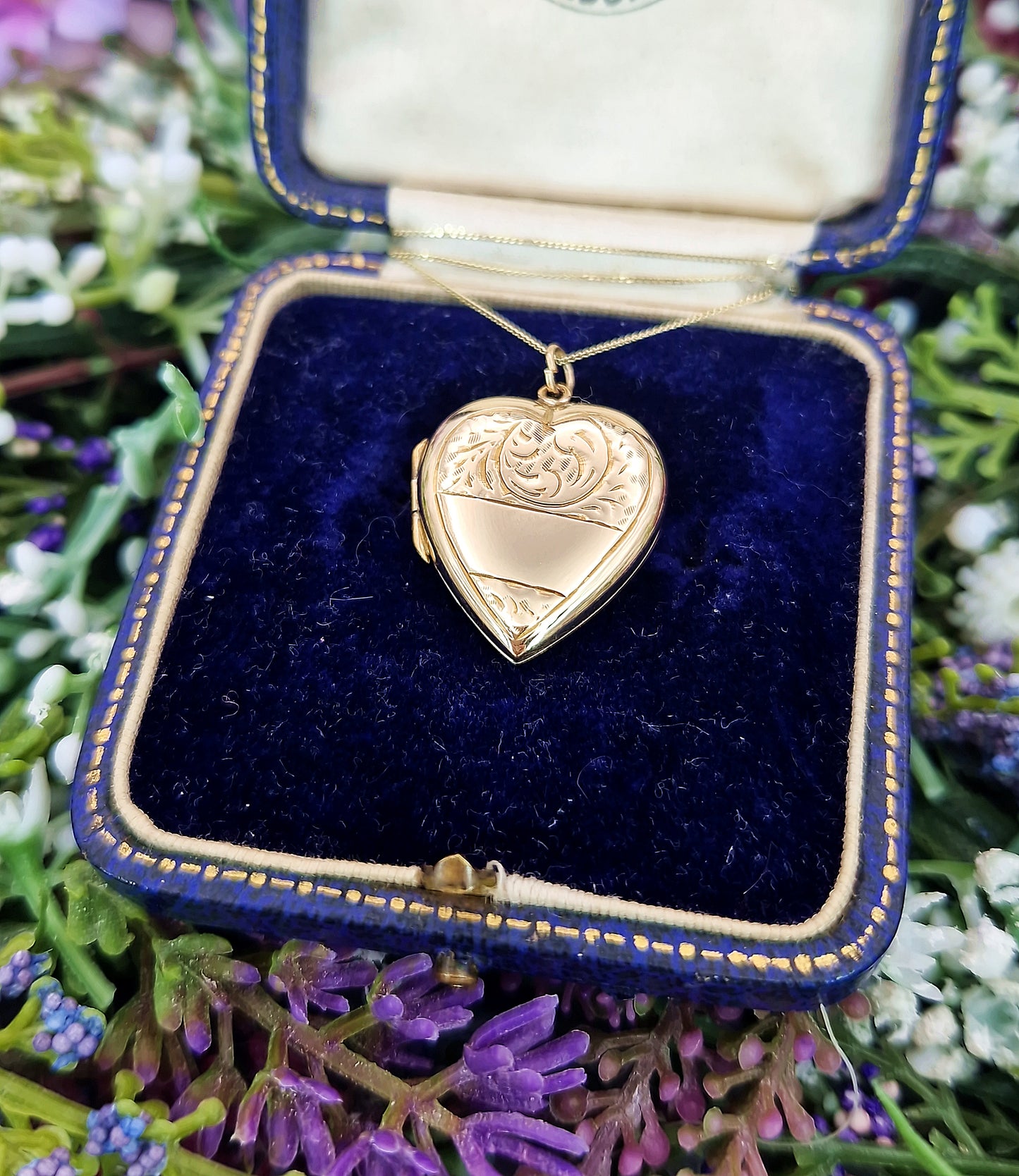 Vintage 1950's 9ct Yellow Gold Engraved Love Heart Locket Pendant Necklace