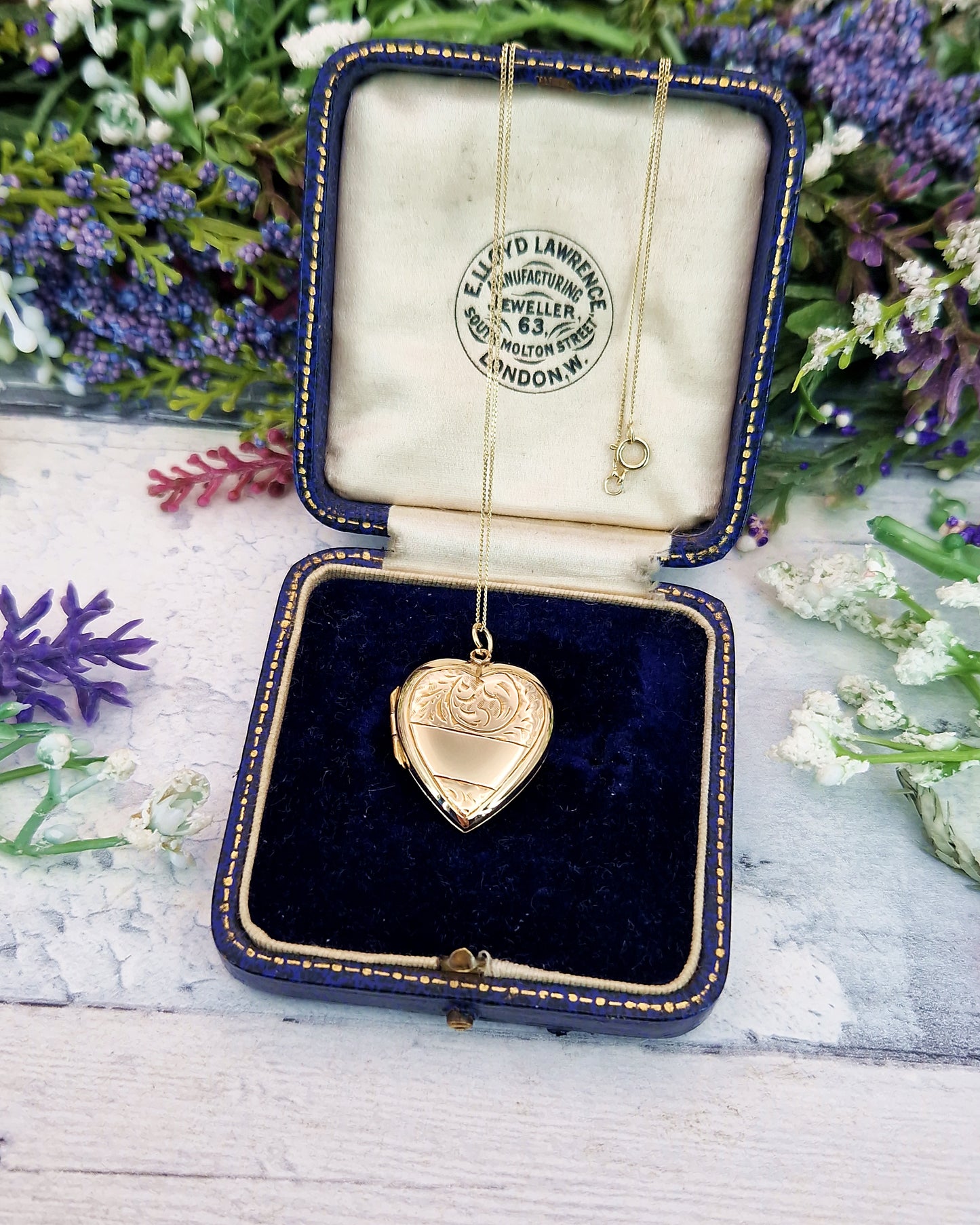 Vintage 1950's 9ct Yellow Gold Engraved Love Heart Locket Pendant Necklace