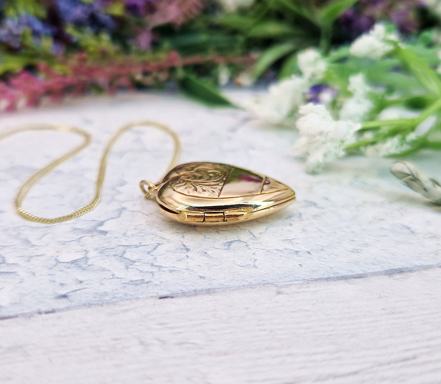 Vintage 1950's 9ct Yellow Gold Engraved Love Heart Locket Pendant Necklace