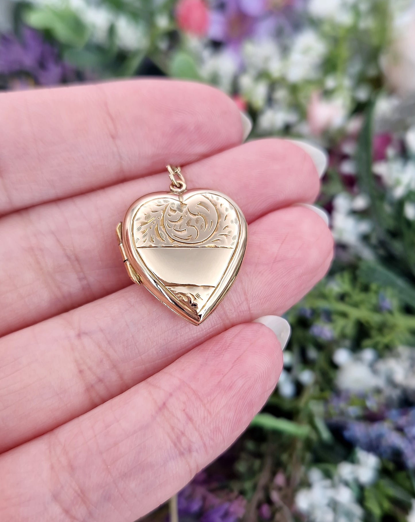 Vintage 1950's 9ct Yellow Gold Engraved Love Heart Locket Pendant Necklace