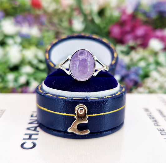 Vintage Sterling Silver Oval Lilac Natural Amethyst Cabochon Ring / Size O or 7.5
