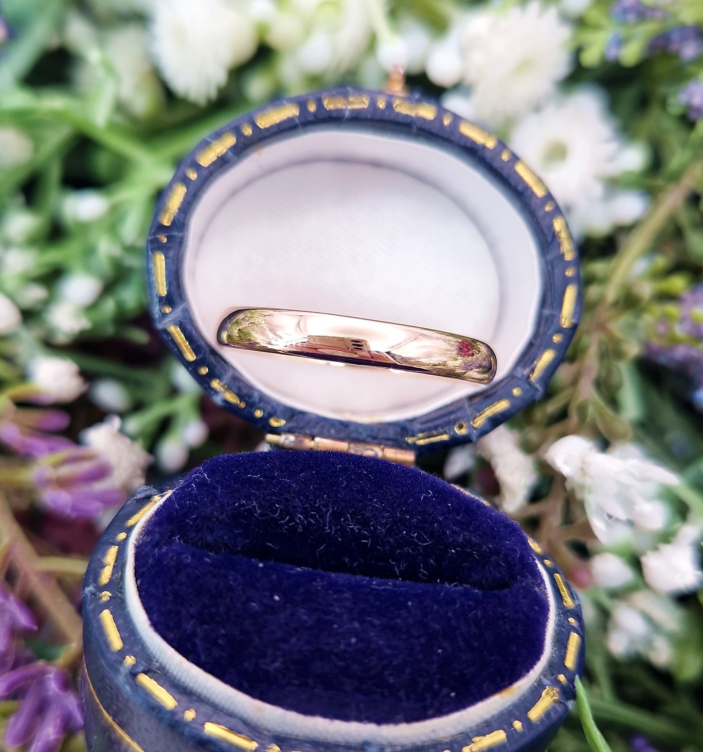 Antique 1903 Hallmarked 9ct Gold Plain Wedding Band Ring / Size R or 9