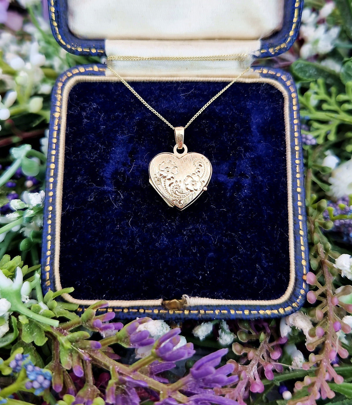 Vintage 9ct Yellow Gold Engraved Miniature Love Heart Locket Pendant Necklace