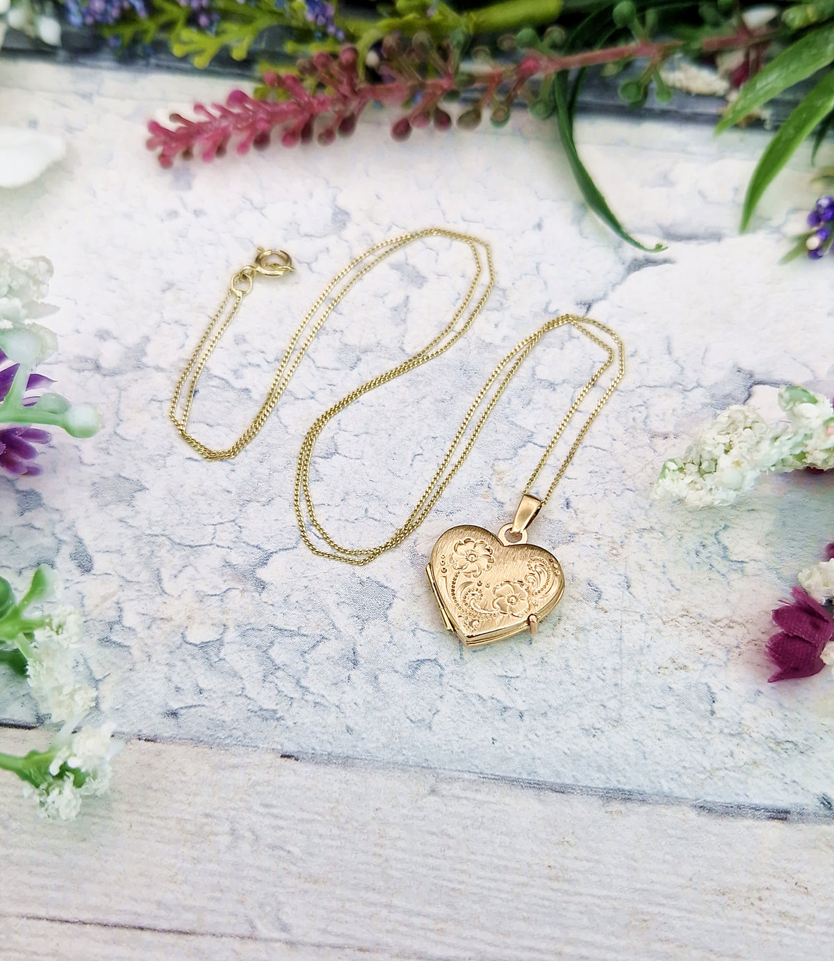 Vintage 9ct Yellow Gold Engraved Miniature Love Heart Locket Pendant Necklace
