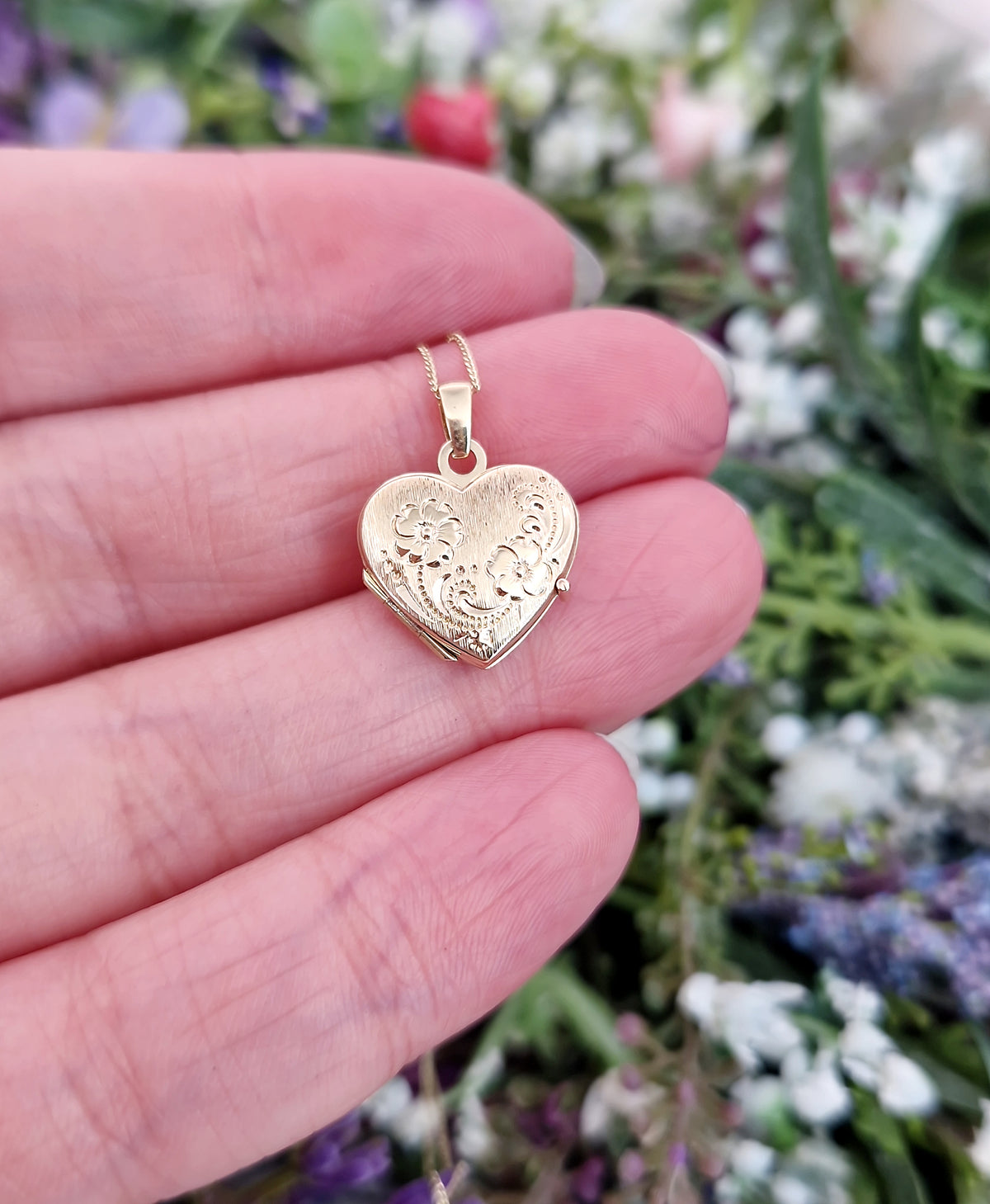 Vintage 9ct Yellow Gold Engraved Miniature Love Heart Locket Pendant Necklace