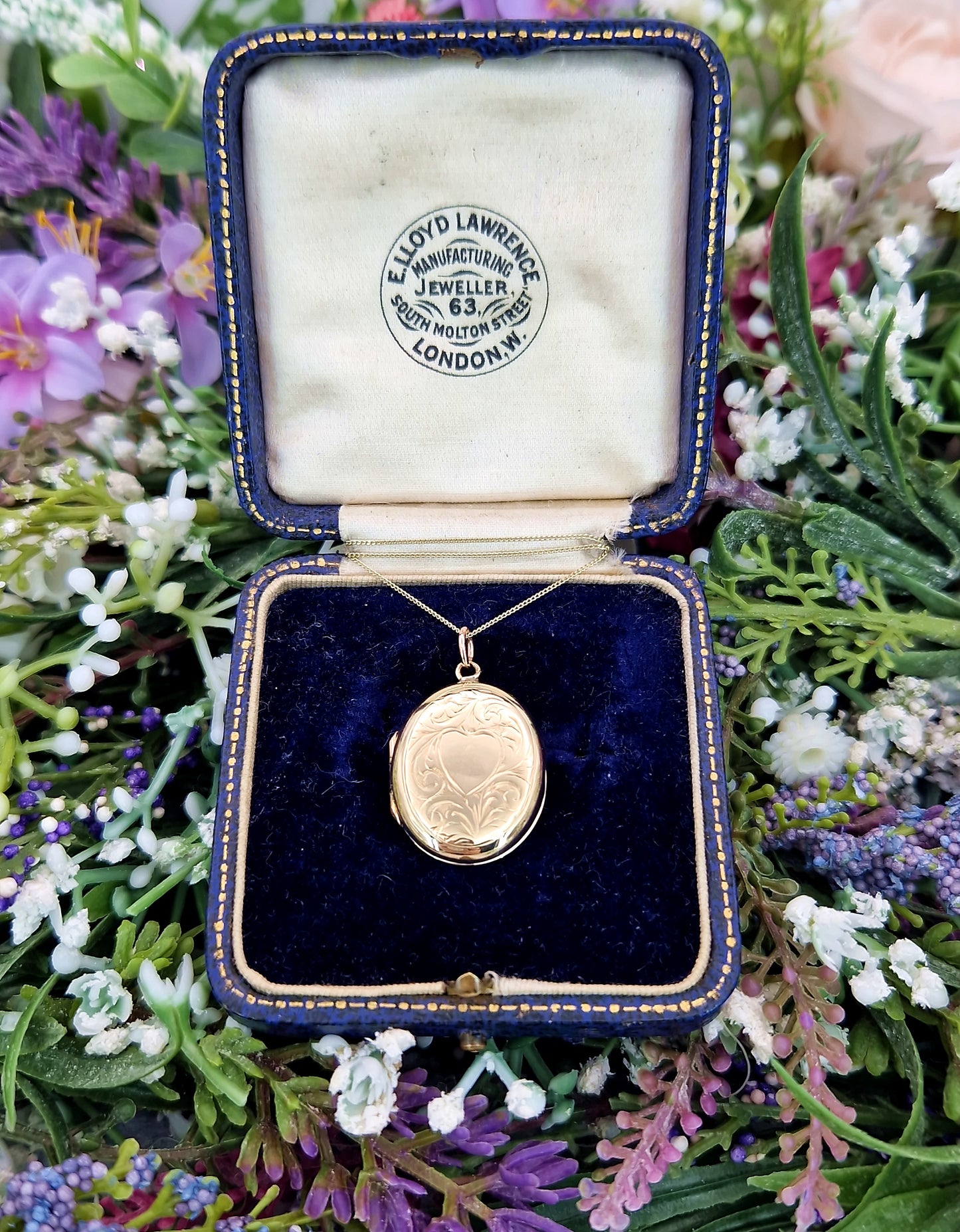 Antique Art Nouveau 9ct Yellow Gold Engraved Oval Love Heart Locket Pendant