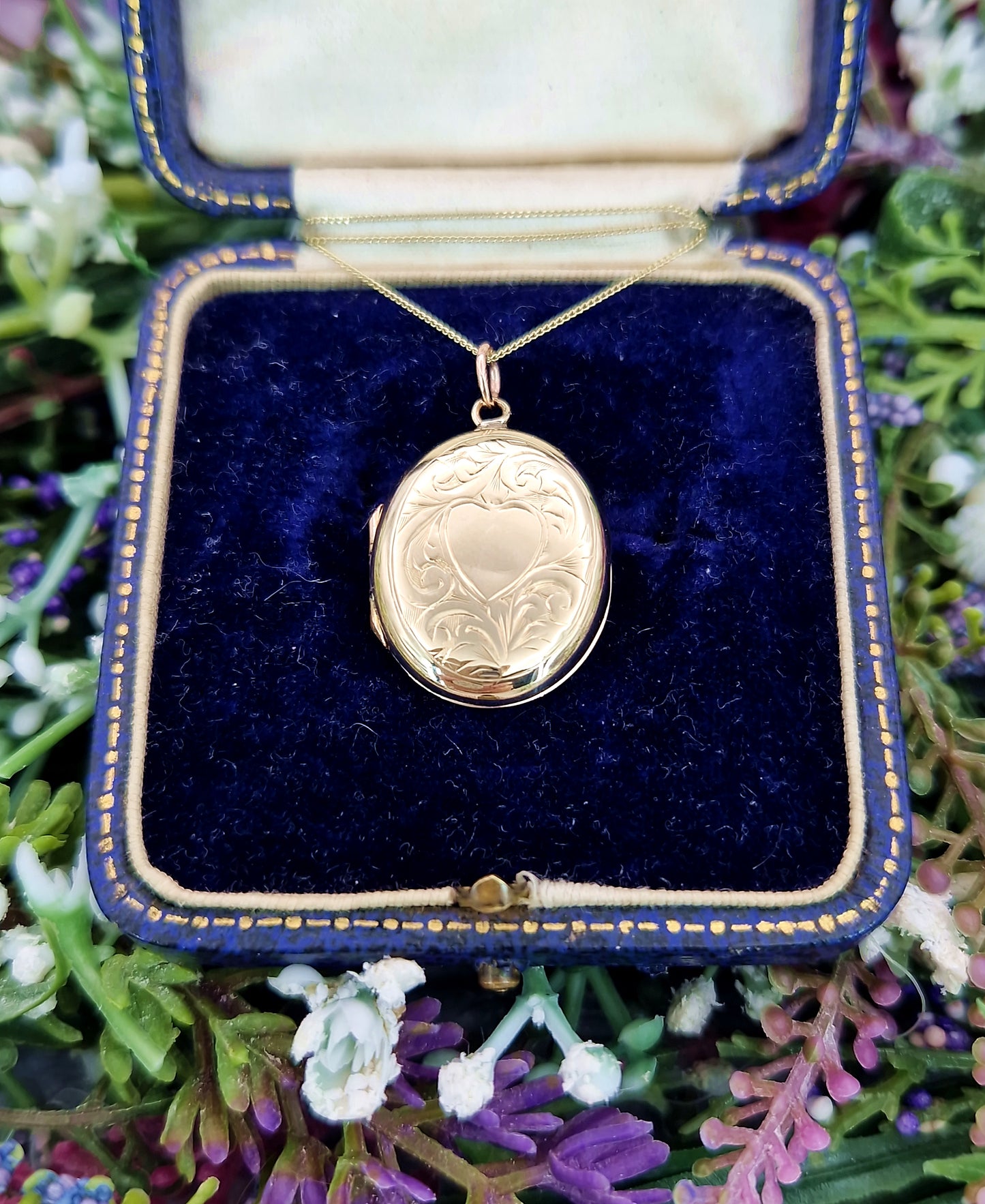 Antique Art Nouveau 9ct Yellow Gold Engraved Oval Love Heart Locket Pendant