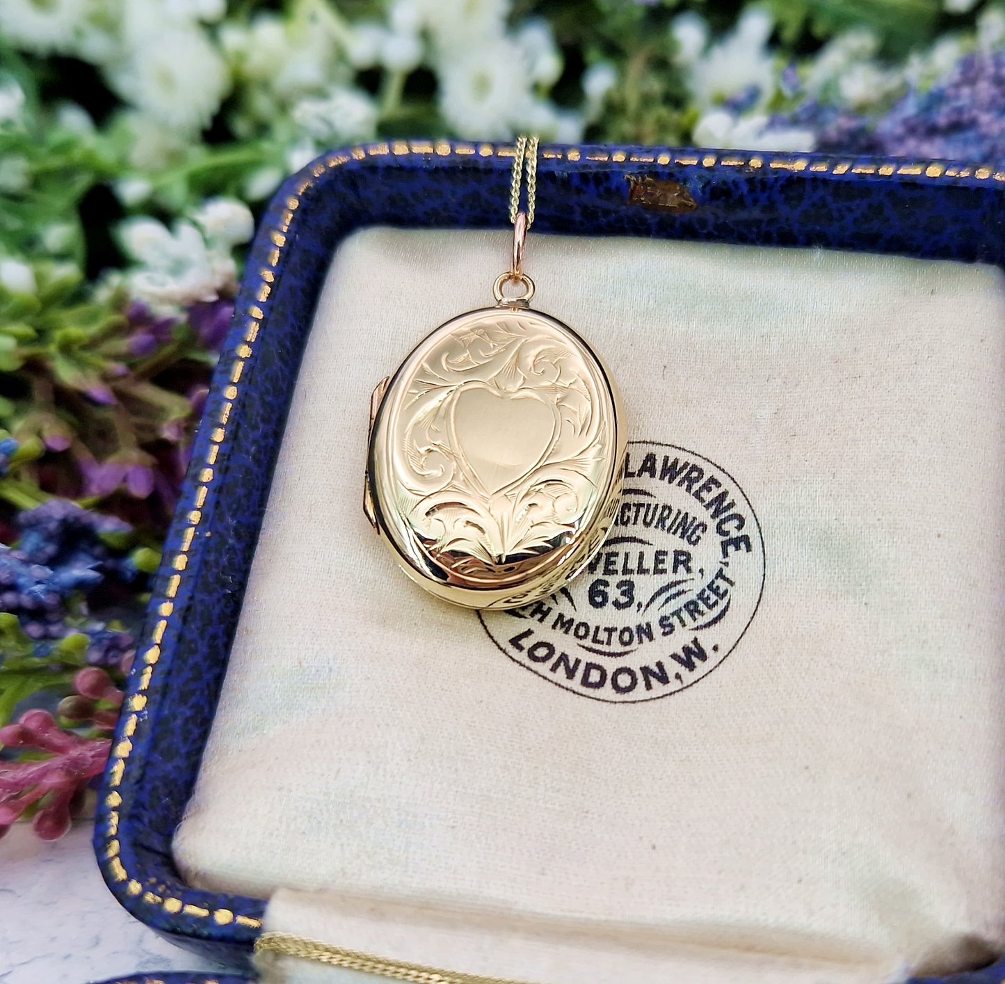 Antique Art Nouveau 9ct Yellow Gold Engraved Oval Love Heart Locket Pendant