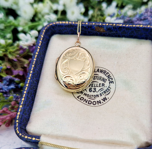 Antique Art Nouveau 9ct Yellow Gold Engraved Oval Love Heart Locket Pendant