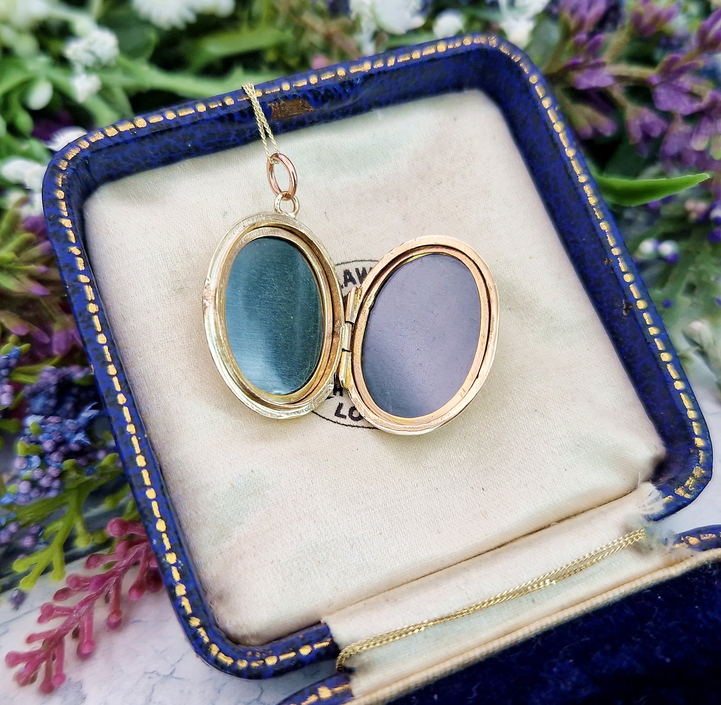 Antique Art Nouveau 9ct Yellow Gold Engraved Oval Love Heart Locket Pendant