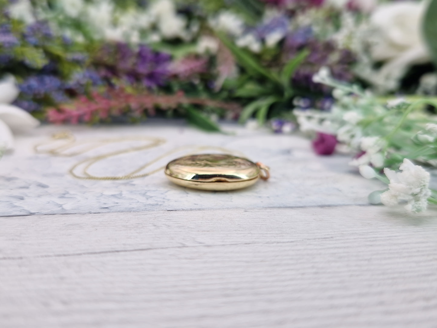 Antique Art Nouveau 9ct Yellow Gold Engraved Oval Love Heart Locket Pendant