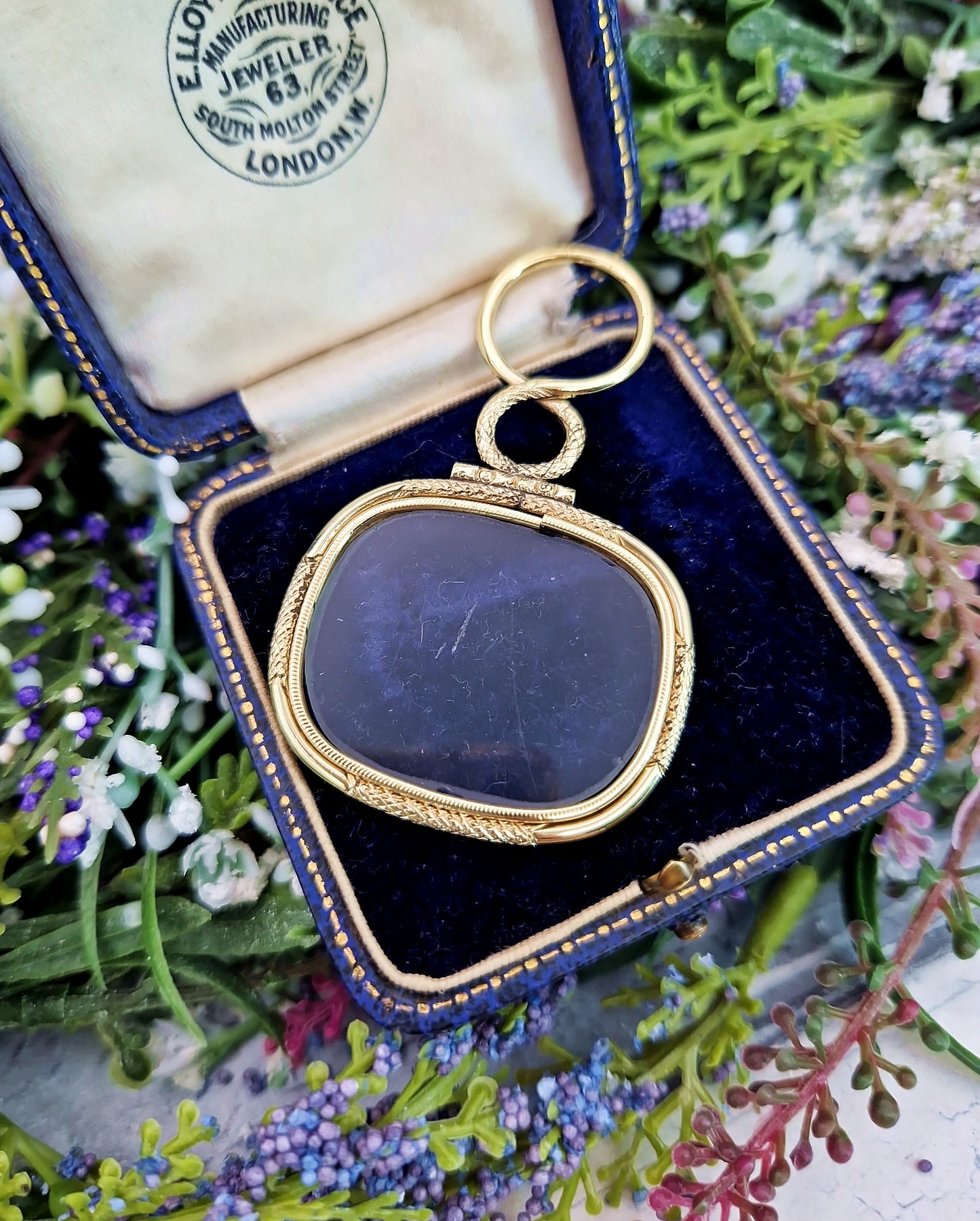 Antique Victorian Gold Ornate Quizzing Magnifying Glass Fob Pendant