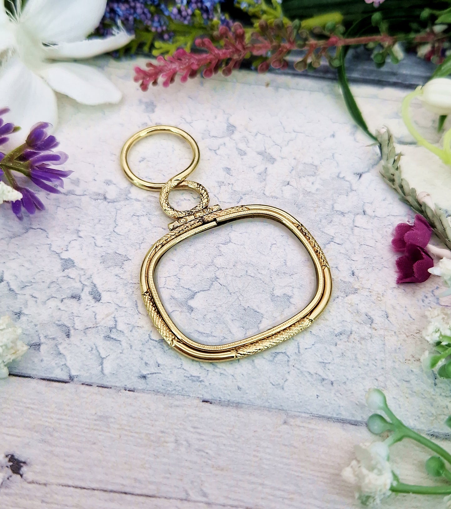 Antique Victorian Gold Ornate Quizzing Magnifying Glass Fob Pendant