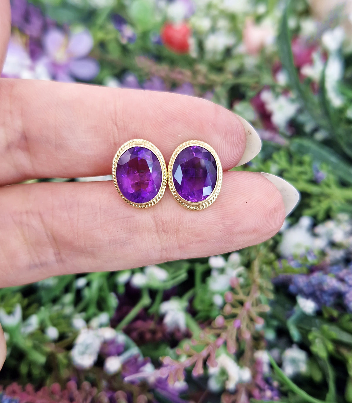 Vintage 1972 9ct Yellow Gold Purple Oval Amethyst Gemstone Stud Earrings