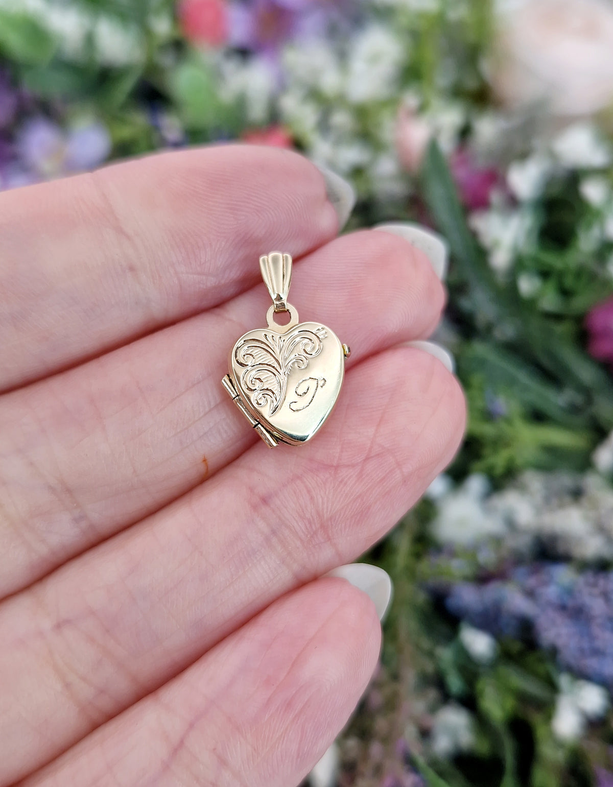 Vintage 9ct Yellow Gold Engraved Initial J Miniature Love Heart Locket Pendant Necklace