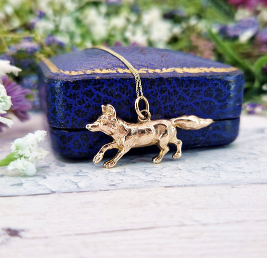 Antique Victorian Gold Tone Detailed Running Fox Pendant Necklace