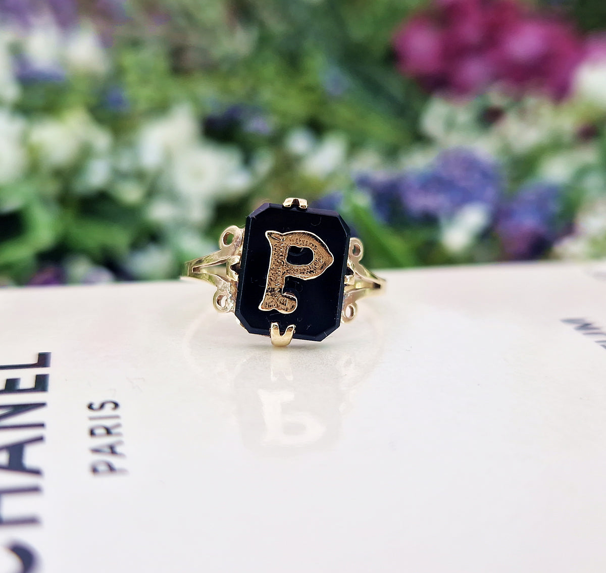 Antique Art Deco 9ct Yellow Gold Black Onyx Initial P Signet Ring / Size K 1/2 or 5.5