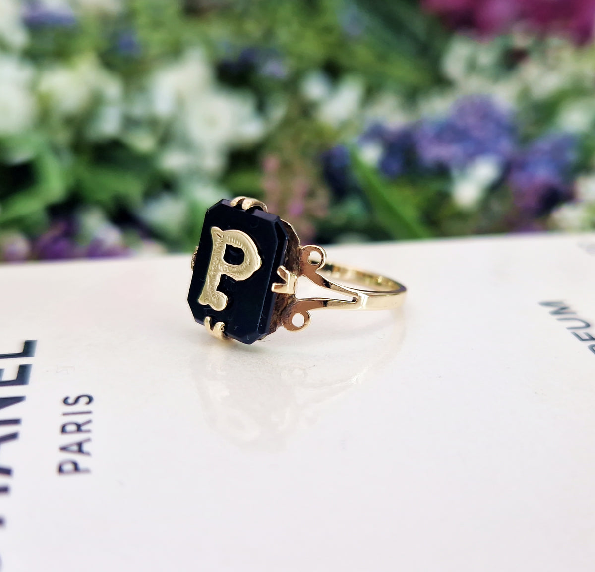 Antique Art Deco 9ct Yellow Gold Black Onyx Initial P Signet Ring / Size K 1/2 or 5.5