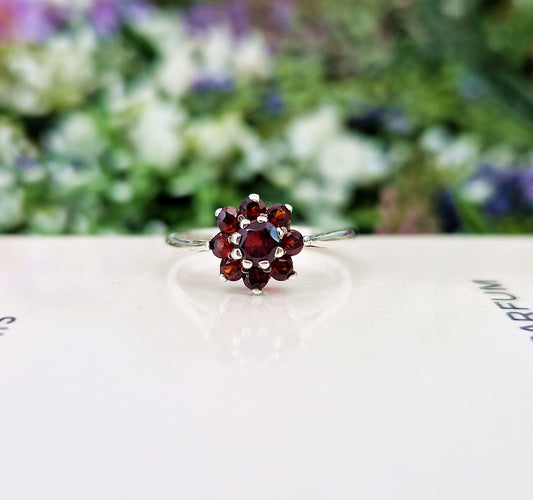 Vintage Sterling Silver Classic Garnet Gemstone Cluster Ring / Size K 1/2 or 5.75
