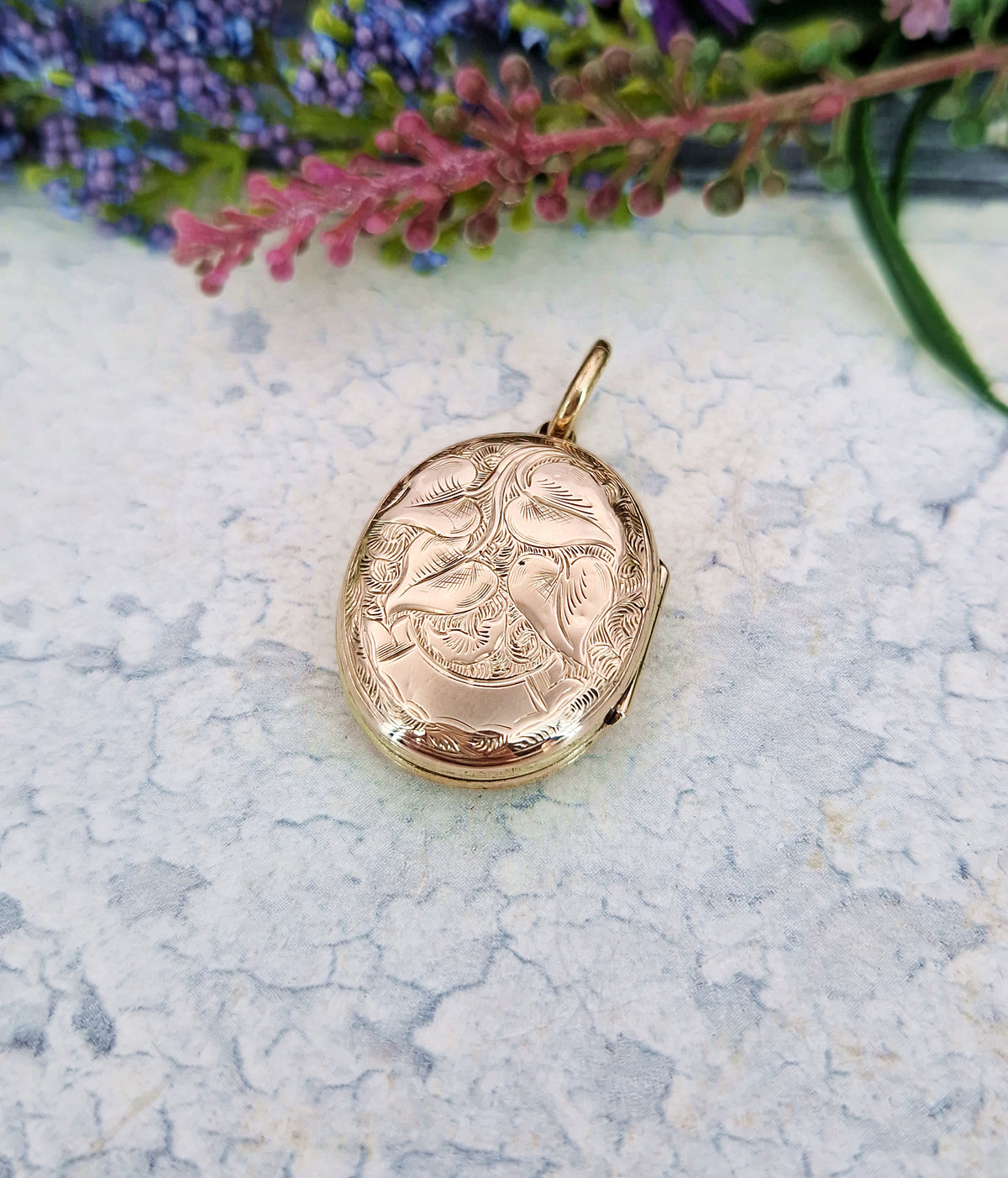 Antique Victorian 9ct Yellow Gold Ornate Blue and White Enamel Floral Engraved Locket