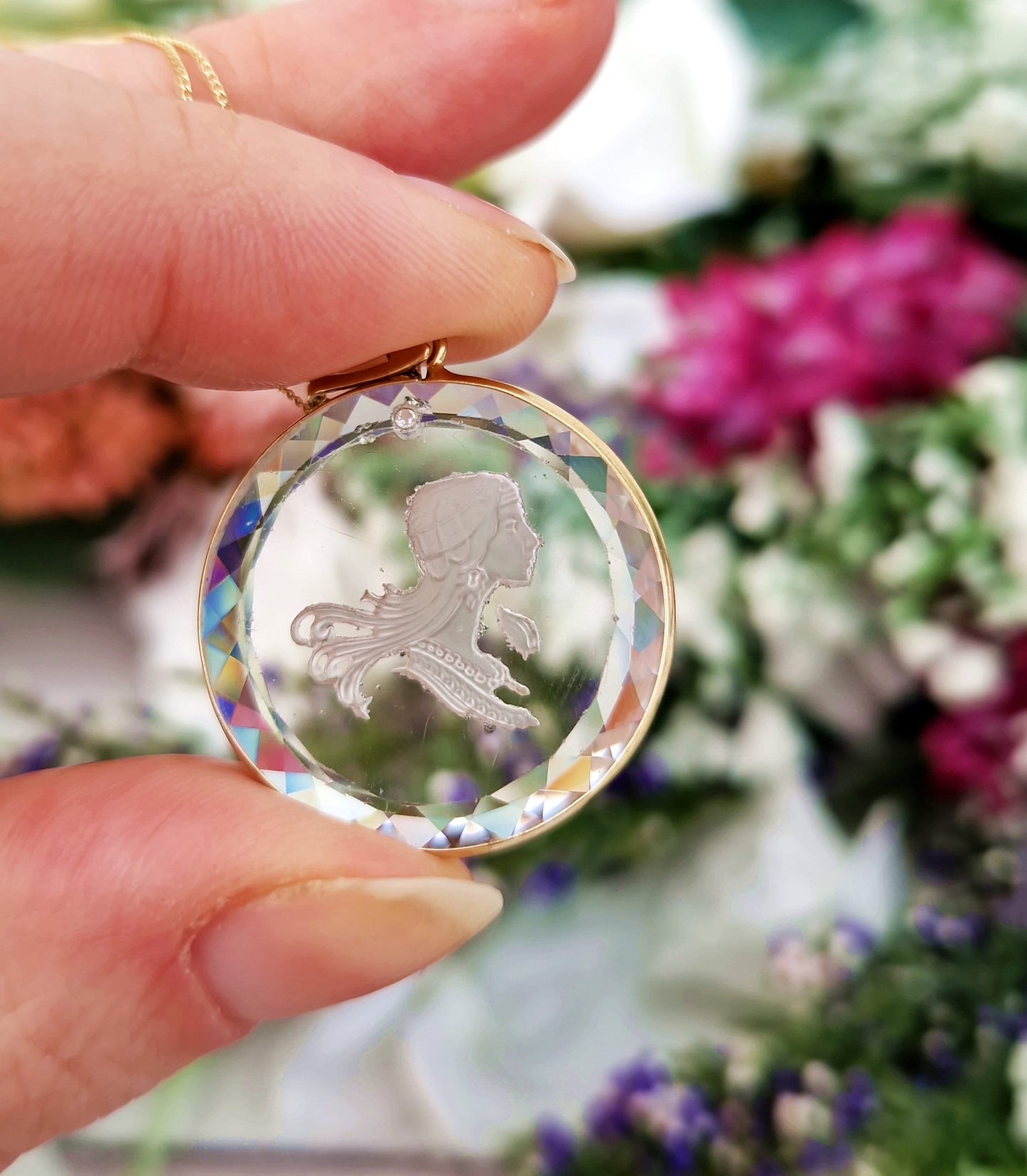 Vintage Art Nouveau Style 14ct Yellow Gold Carved Glass Intaglio Lady Cameo Pendant