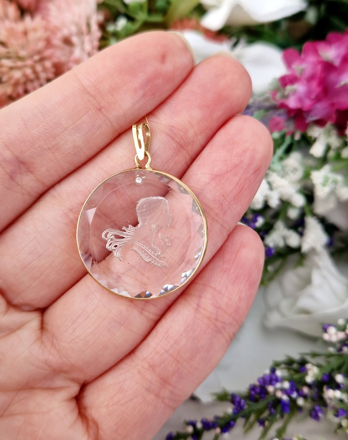 Vintage Art Nouveau Style 14ct Yellow Gold Carved Glass Intaglio Lady Cameo Pendant