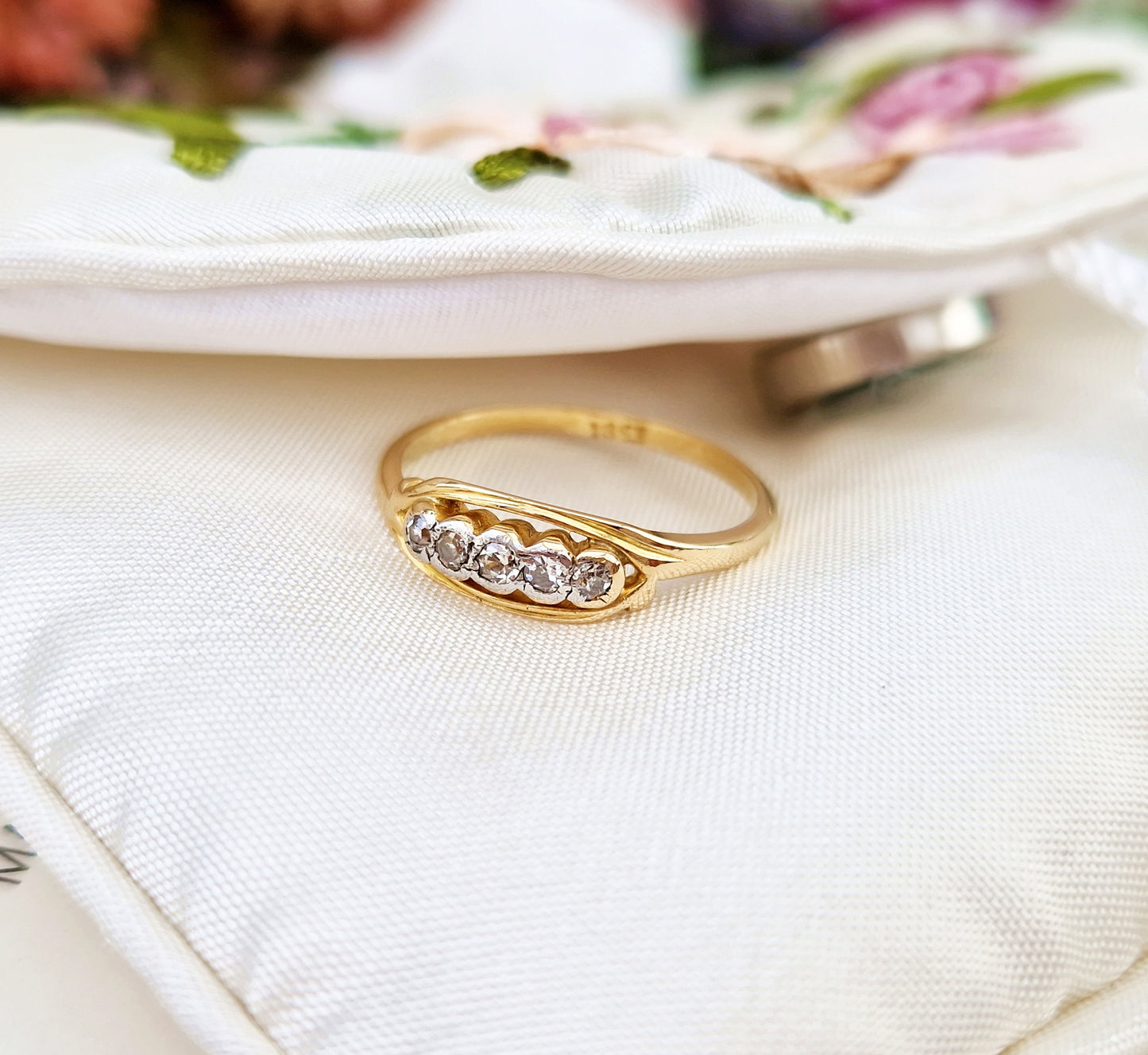Antique Art Deco 18ct Gold & Platinum 5 Stone Diamond Band Boat Ring / Size M or 6.5