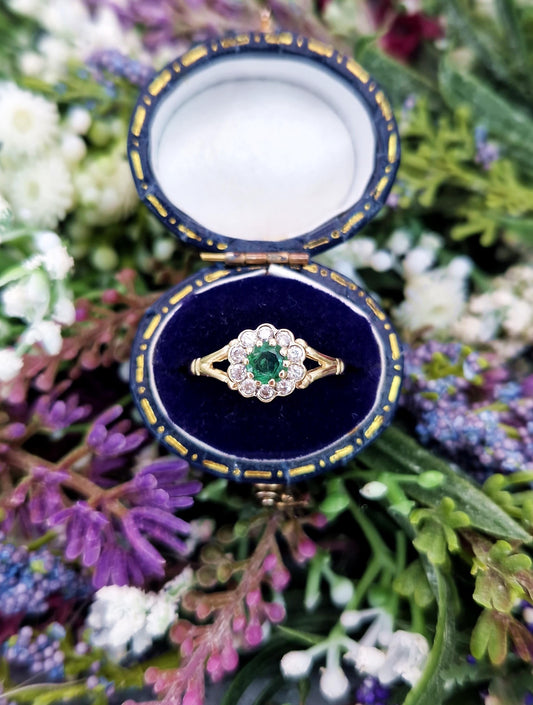 Vintage 9ct Yellow Gold Classic Emerald and White Crystal Cluster Ring / Size L 1/2 or 6.25