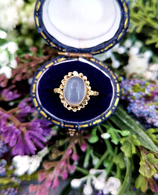 Vintage 1990 9ct Yellow Gold Glowing Grey Moonstone Cabochon Ring / Size M or 6.5