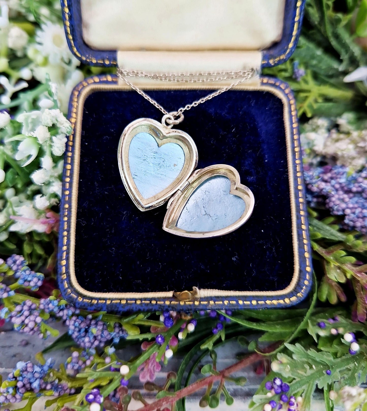 Vintage Sterling Silver Love Heart Shaped Ornate Engraved Leaf Locket Pendant Necklace