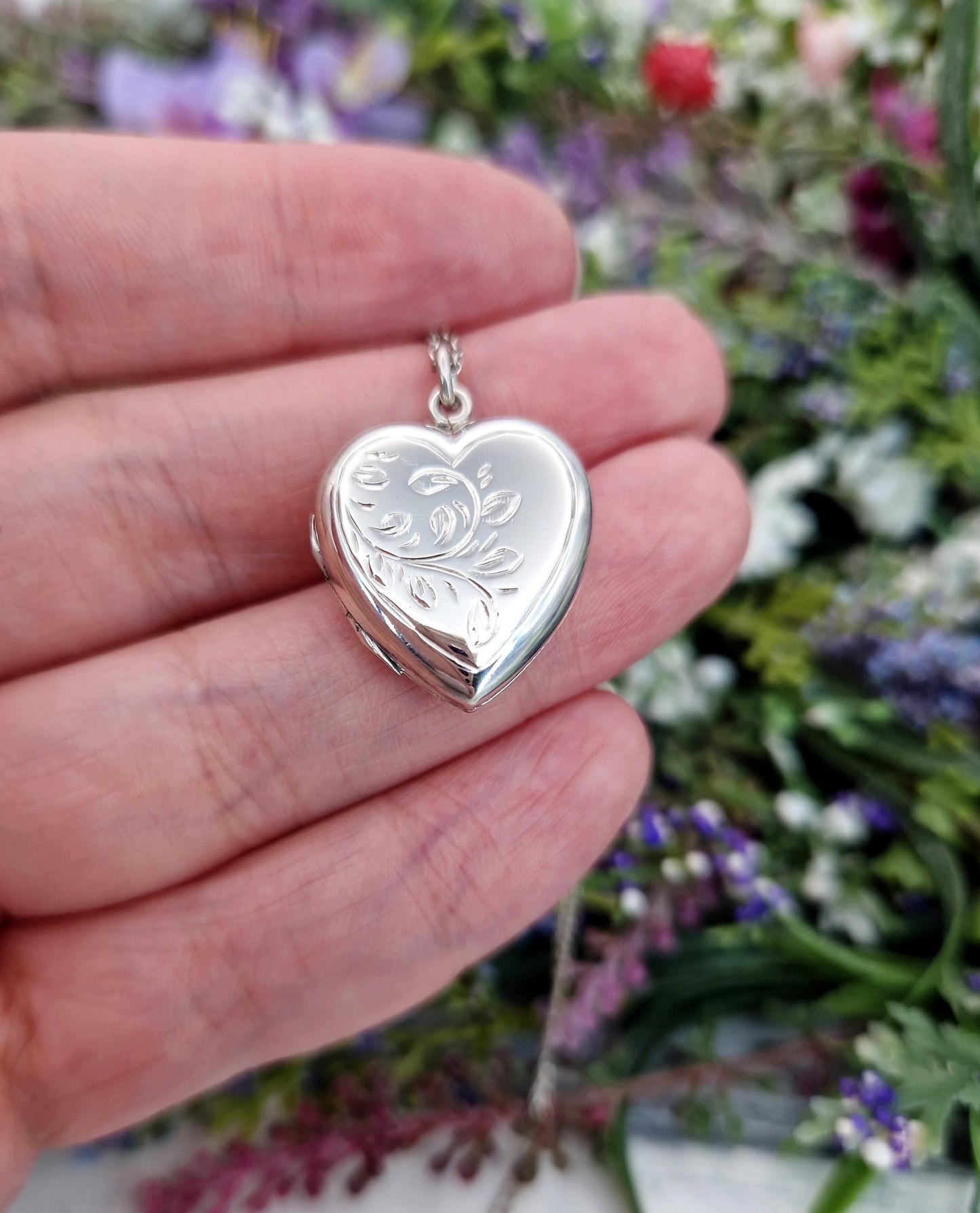 Vintage Sterling Silver Love Heart Shaped Ornate Engraved Leaf Locket Pendant Necklace