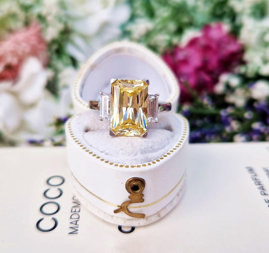 Vintage 9ct White Gold Art Deco Style Radiant Cut Yellow Crystal Statement Ring / Size O 1/2 or 7.75