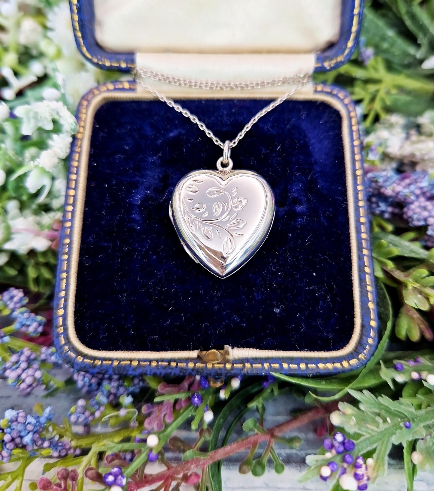 Vintage Sterling Silver Love Heart Shaped Ornate Engraved Leaf Locket Pendant Necklace